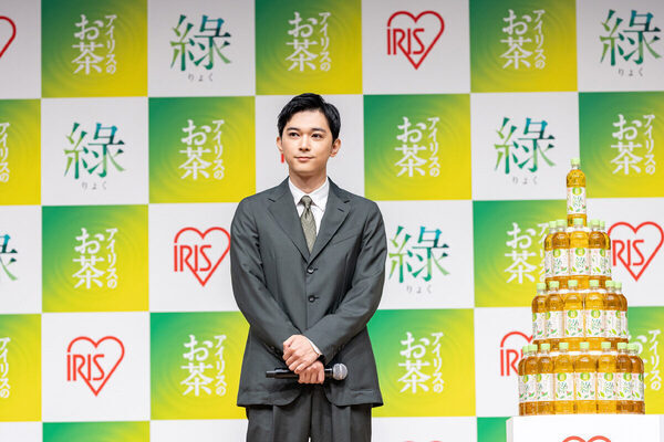 吉沢亮さんが、緑茶のブランドアンバサダーに就任！ 最近癒されたことは「カンヌでの映画祭」