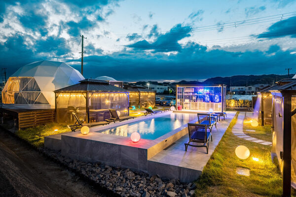 今年の夏はおトクにグランピング！子ども無料プランもある「サマーセール特集」公開