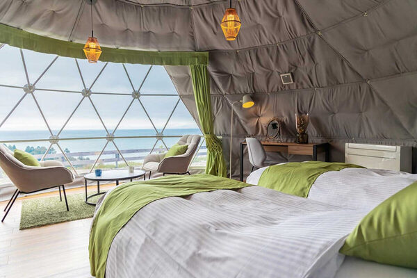 今年の夏はおトクにグランピング！子ども無料プランもある「サマーセール特集」公開