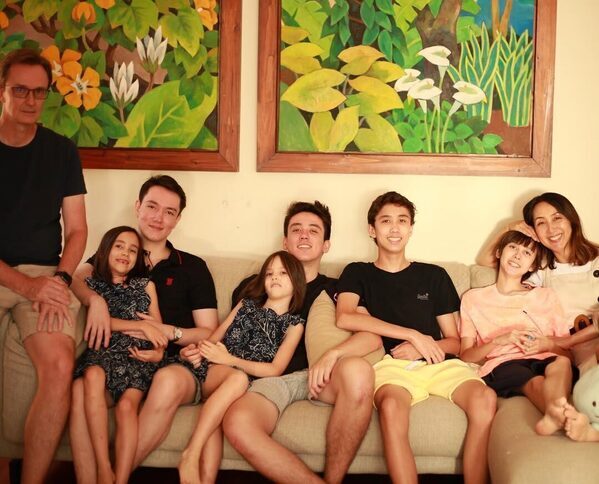 息子が中2でYouTuberに！ 海外で四男二女を産み育てた母も人気YouTuberになった今、尊敬していること