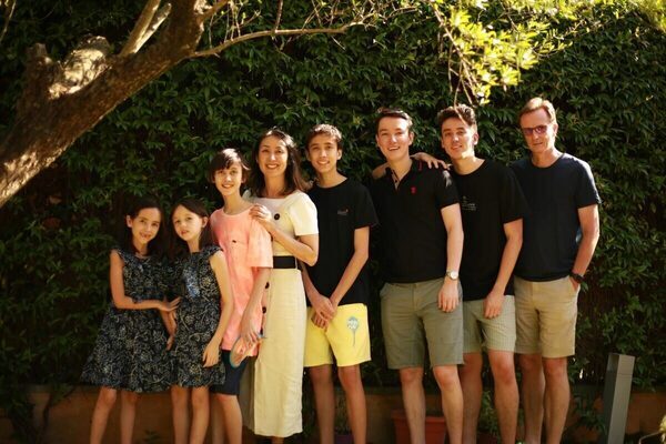 海外を転々としながらワンオペで四男二女を育てたYouTuberママが明かす、夫の早期退職後に訪れた「夫婦最大の危機」