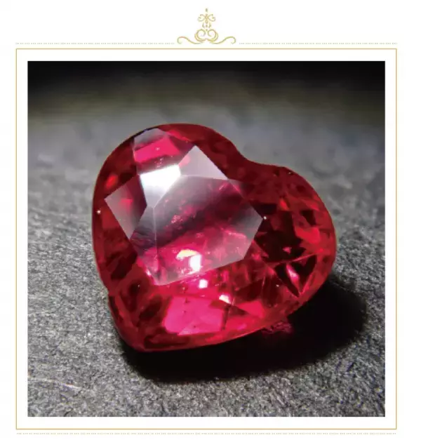 血を連想させる鮮やかな赤。気持ちを高めるための秘薬として飲まれていた宝石とは