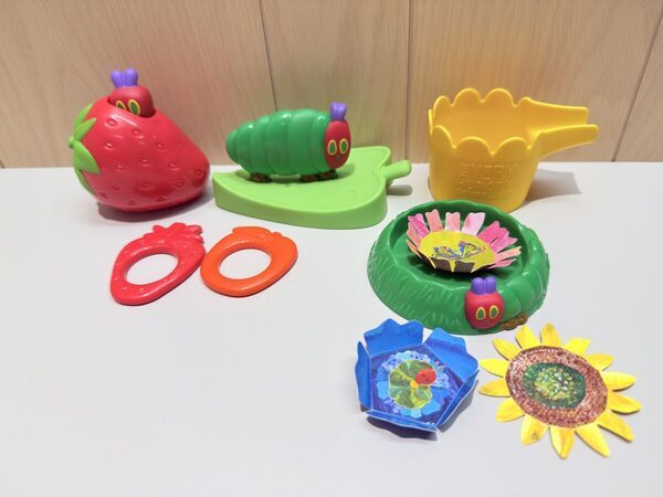 【話題の予感！】マクドナルドの新作ハッピーセット「クレヨンしんちゃん」「はらぺこあおむし」