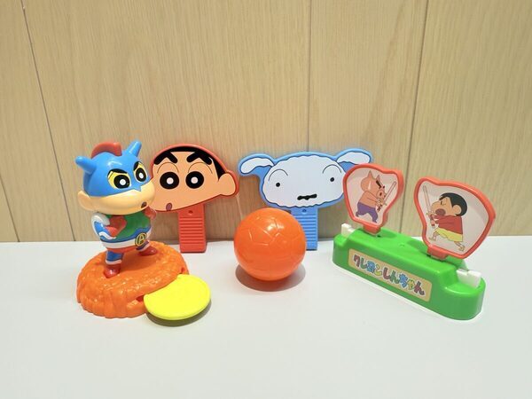 【話題の予感！】マクドナルドの新作ハッピーセット「クレヨンしんちゃん」「はらぺこあおむし」