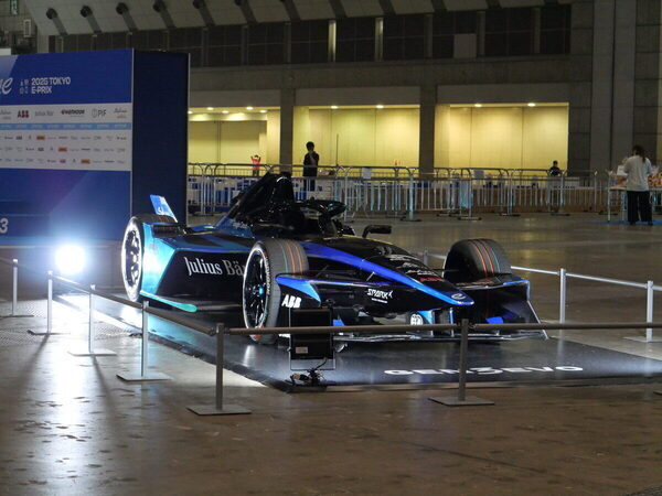 ド迫力に親子でふるえた！ 日本の公道で開催される電気自動車のF1「フォーミュラE」観戦記