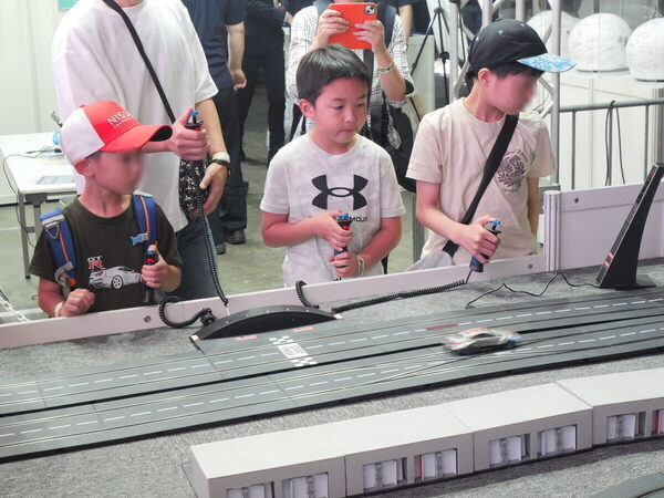 ド迫力に親子でふるえた！ 日本の公道で開催される電気自動車のF1「フォーミュラE」観戦記