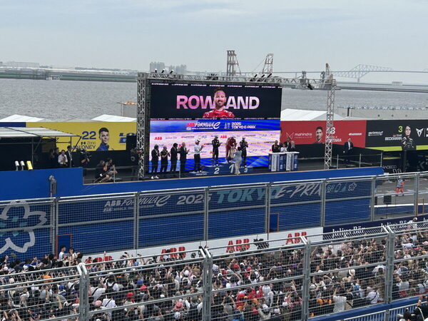 ド迫力に親子でふるえた！ 日本の公道で開催される電気自動車のF1「フォーミュラE」観戦記