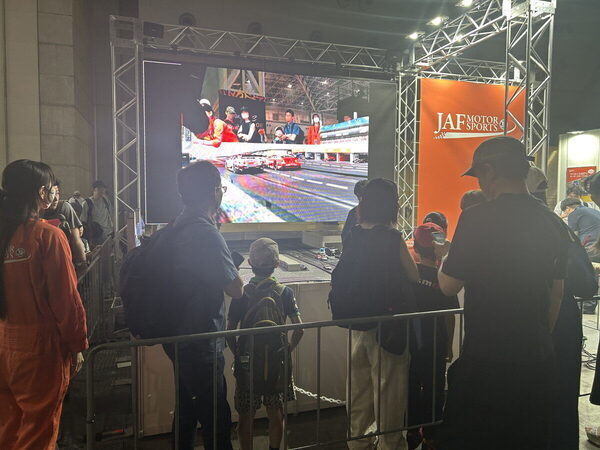 ド迫力に親子でふるえた！ 日本の公道で開催される電気自動車のF1「フォーミュラE」観戦記