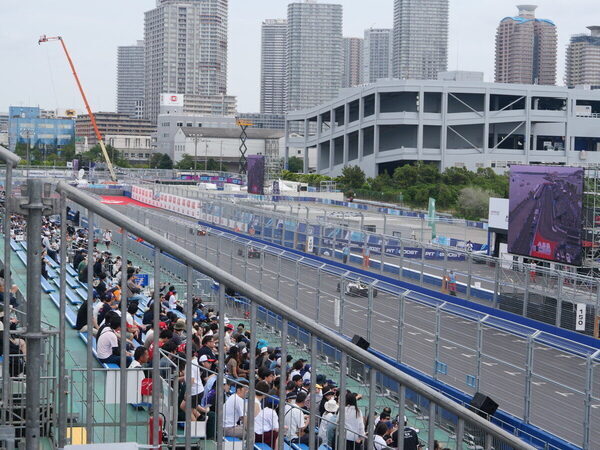 ド迫力に親子でふるえた！ 日本の公道で開催される電気自動車のF1「フォーミュラE」観戦記