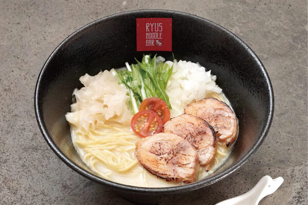 ワンコイン鶏白湯ラーメン祭開催！ カナダ発のラーメン「RYUS Noodle Bar Tokyo Craft」オープン半年記念で