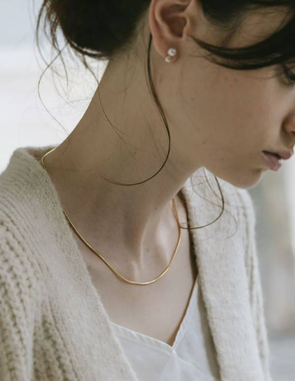 ほどよい色っぽ“とろみ“チェーンで身にまとう、都会的で洗練された大人の余裕。上質デザインのロングセラーアイテムが欲しい！