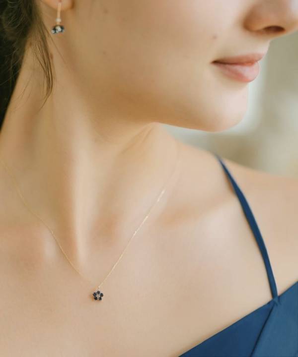 ほどよい色っぽ“とろみ“チェーンで身にまとう、都会的で洗練された大人の余裕。上質デザインのロングセラーアイテムが欲しい！