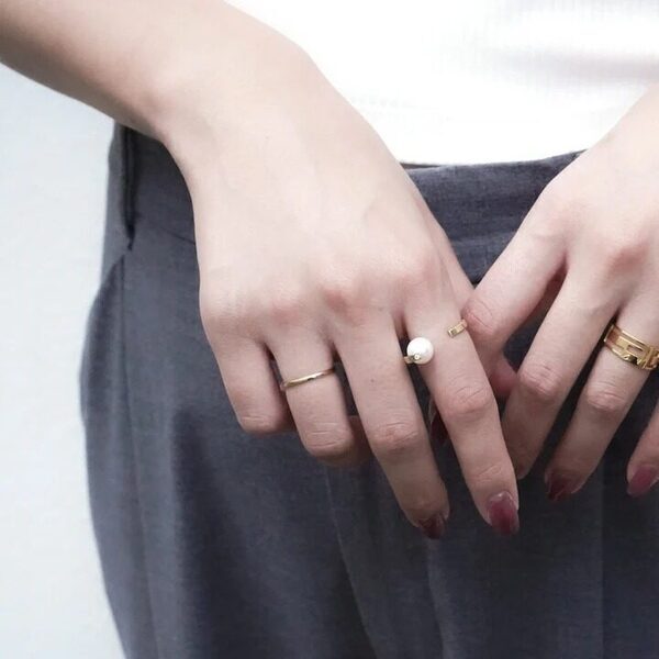 ダイヤモンド級の輝きなのに曇りにくい！ 次世代の宝石・モアサナイトの魅力を引き出した華やか注目リング