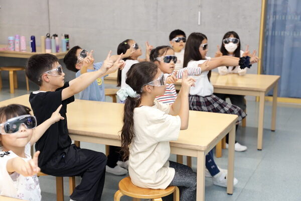 小学3年生の3人に1人が近視!? 目の健康について楽しく学ぶ授業「目を大切に！ハッピーアイチャレンジ」開催