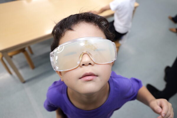 小学3年生の3人に1人が近視!? 目の健康について楽しく学ぶ授業「目を大切に！ハッピーアイチャレンジ」開催