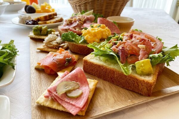 【A5等級飛騨牛付き】こんな贅沢、今だけ！15種類の豪華具材で家族全員大満足！夏限定の夢のような宿泊プラン登場