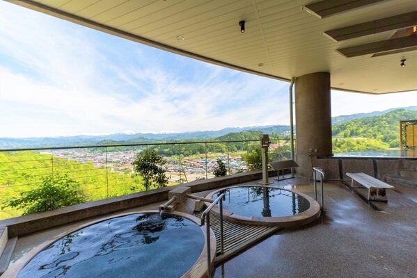 【A5等級飛騨牛付き】こんな贅沢、今だけ！15種類の豪華具材で家族全員大満足！夏限定の夢のような宿泊プラン登場