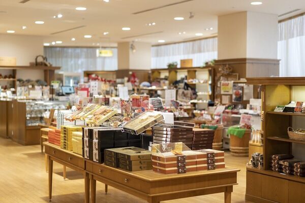 【A5等級飛騨牛付き】こんな贅沢、今だけ！15種類の豪華具材で家族全員大満足！夏限定の夢のような宿泊プラン登場