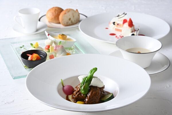 【注目】ホテルでカクテル作り！バーテンダー体験や洋食シェフも…親子で学べる“夏の職業体験”開催！