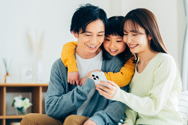 小中学生の半数以上が「ChatGPTを使ったことがある」。子どもが生成AIを有効活用するコツ