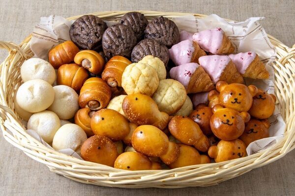 【パン食べ放題】ついにきた！ キッズメニューに子ども専用パン食べ放題が登場♪