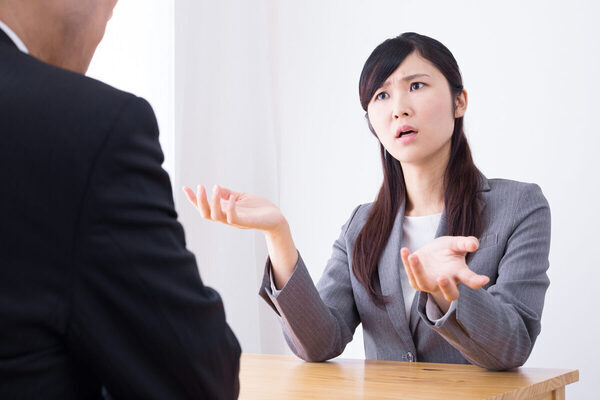 「この先生、話が通じない」と思っても感情をぶつけるのは逆効果。学校との対話がうまくいかない時の対処法