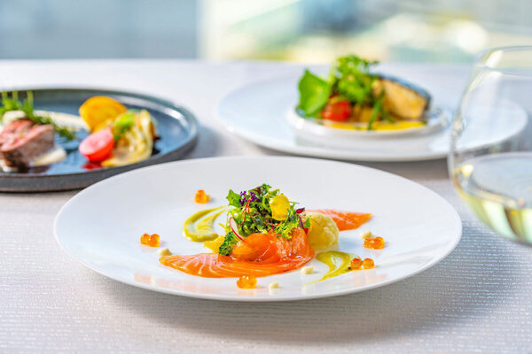 ホテル最上階で親子テーブルマナー教室--バーテンダーのミニカクテル教室付き