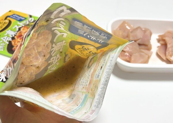 これ、時短の神確定です。切って袋にポン！解凍なしですぐメインができちゃう下味冷凍キットが便利すぎた話