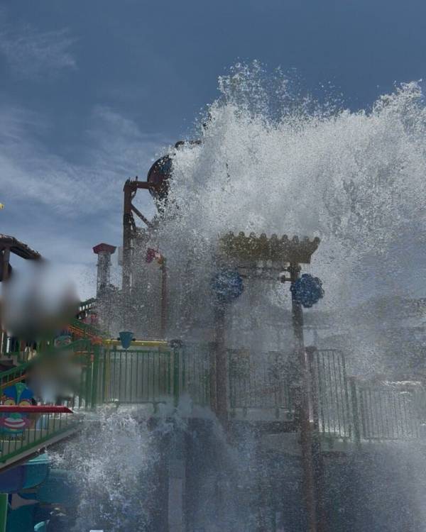 【よみうりランド プールWAI】を遊び尽くすレポ♪　5つのプールと8種のスライダーで夏を満喫！