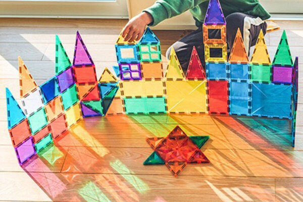 大人気の室内遊び場付き子連れホテル「KidsGarden＆Cocon」に合計30名無料ご招待！知育玩具「Kitwell」とコラボ