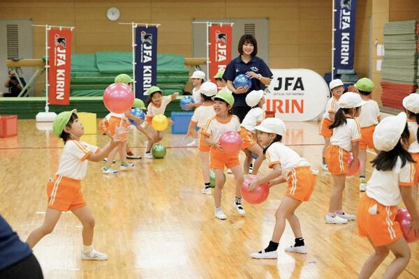 「ぜんぶ楽しかった！」キリンが日本サッカー協会と共同開発した新運動プログラム「キリンキッズケア」を園児たちが体験