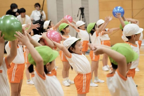 「ぜんぶ楽しかった！」キリンが日本サッカー協会と共同開発した新運動プログラム「キリンキッズケア」を園児たちが体験