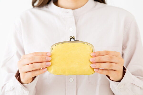 娘を私立中に進学させた親が陥った罠。制服沼から誕プレまで「気が遠くなりそう」【私立進学とお金のリアル】