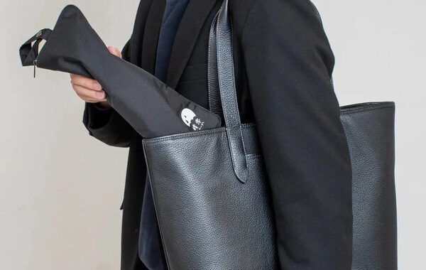 【新習慣】小学生も日傘で猛暑対策！ ランドセルサイズの晴雨兼用折りたたみ日傘が人気