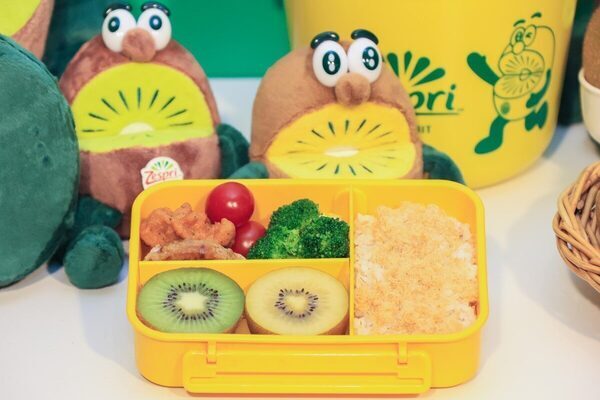 Snow Manの宮舘涼太さん「みなさん、何も見ていませんよね？」 お弁当作りでハプニングが発生するも、スマートに対応