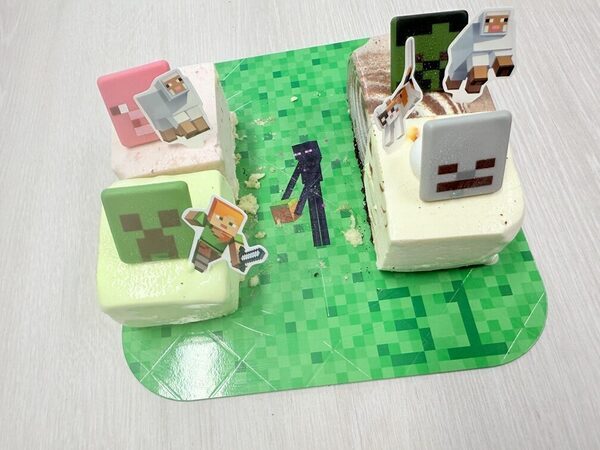【実食】あの大人気ゲーム「マインクラフト」のアイスクリームケーキがサーティワンに登場！