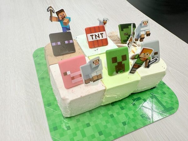 【実食】あの大人気ゲーム「マインクラフト」のアイスクリームケーキがサーティワンに登場！