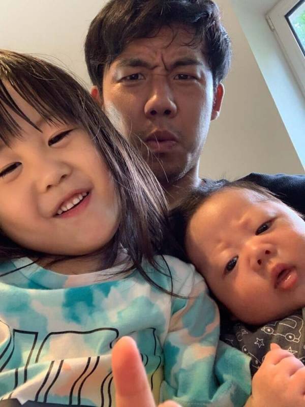 日本代表キャプテン遠藤航さん「19歳で結婚し32歳で四児のパパに」夢は長男とプレーすること「僕が38歳まで頑張れば息子は18歳」