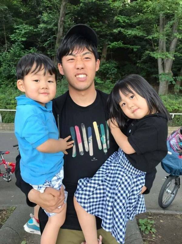 日本代表キャプテン遠藤航さん「19歳で結婚し32歳で四児のパパに」夢は長男とプレーすること「僕が38歳まで頑張れば息子は18歳」