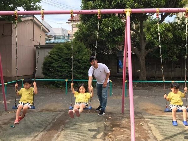 日本代表キャプテン遠藤航さん「19歳で結婚し32歳で四児のパパに」夢は長男とプレーすること「僕が38歳まで頑張れば息子は18歳」