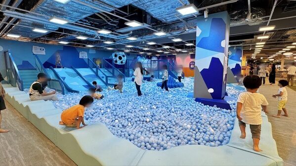 猛暑でも思いっきり子どもが遊べるユートピア！ 屋内型こどもの遊び場「ちきゅうのにわ」最大規模の港北店を遊び倒したレポ