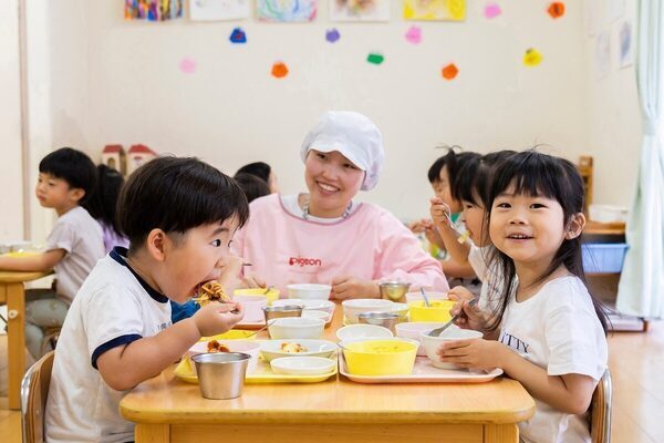 人気給食メニューをおうちで！保育園栄養士監修レトルト幼児食「牛肉と香味野菜のミートソース」など7種を発売