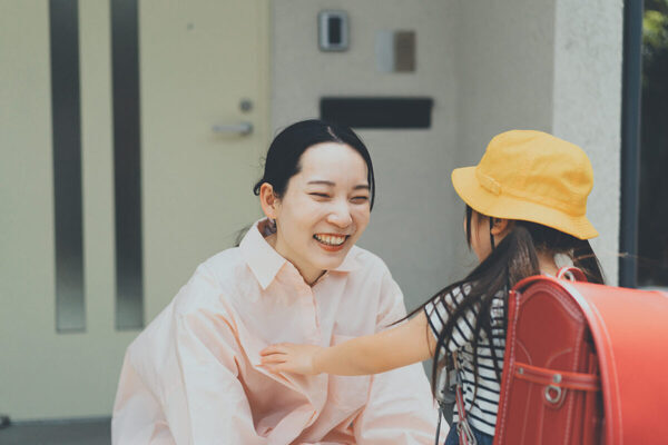 ハーバード大卒の小児精神科医が明かす「子どもを愛おしいと思えない時もあった」自信を失っている母親たちに伝えたいこと