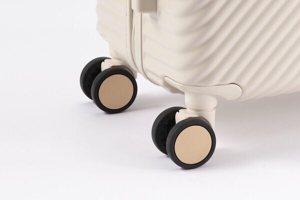 【ママ目線で開発】子連れ旅に特化したスーツケースにキャビンサイズが登場！夏の旅行がもっと便利に快適に♪