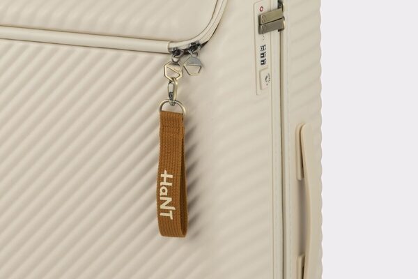 【ママ目線で開発】子連れ旅に特化したスーツケースにキャビンサイズが登場！夏の旅行がもっと便利に快適に♪