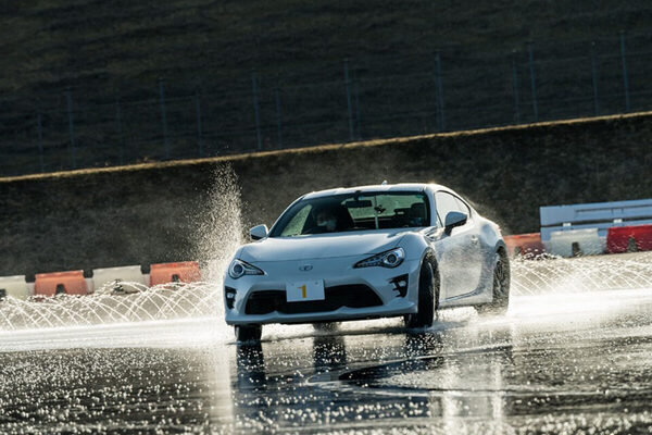 車好きキッズ必見♪富士スピードウェイでサーキットを大満喫！ 自由研究にできる体験パックも登場