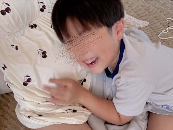 辻希美さん「我が家の次女かなり力強めです」第五子出産目前、臨月のお腹を公開！「何か感じてるのかなぁ」寄り添う愛犬