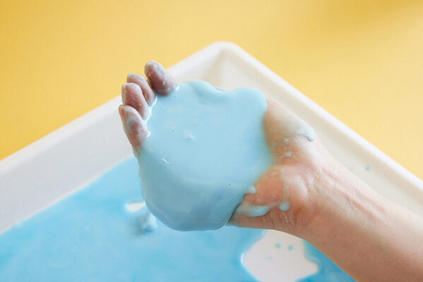 子どもの非認知能力が"スライム"で育つ!? AI時代、本当に頭の良い子を育てる「五感のあそび」が100均で！