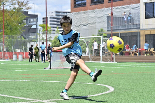 子どもたちが驚き！ 元サッカー日本代表・柿谷曜一朗さんの＜使える＞サッカー指導「ドコモ未来フィールド」特別体験イベントレポート