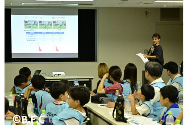 子どもたちが驚き！ 元サッカー日本代表・柿谷曜一朗さんの＜使える＞サッカー指導「ドコモ未来フィールド」特別体験イベントレポート